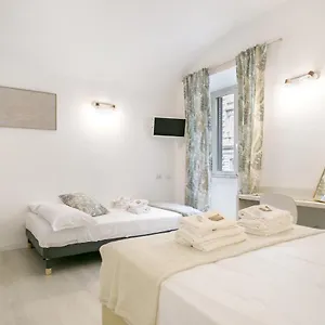 White Candia Bed & Breakfast